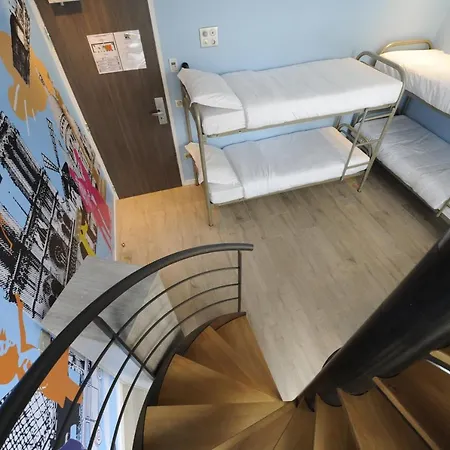The 3 Ducks Eiffel Tower By Hiphophostels Auberge de jeunesse *