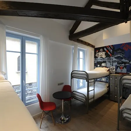 Albergue The 3 Ducks Eiffel Tower By Hiphophostels *
