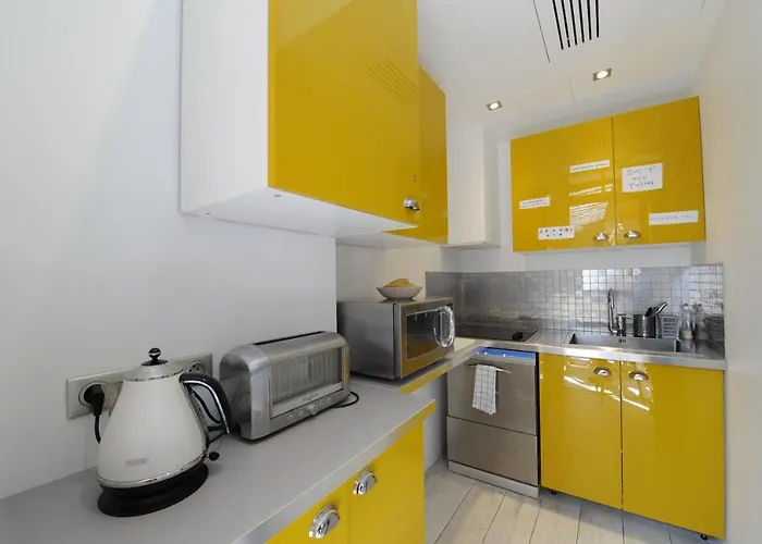 3 덕스 에펠 타워 바이 힙합호스텔스 호스텔