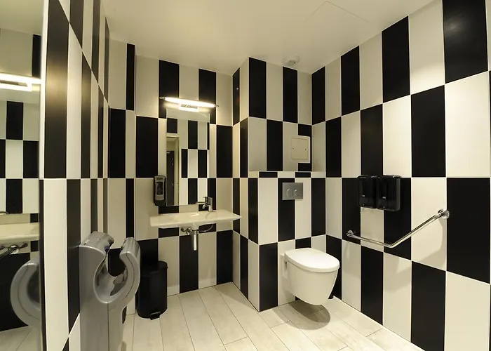 3 덕스 에펠 타워 바이 힙합호스텔스 호스텔