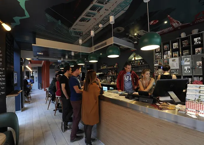 3 덕스 에펠 타워 바이 힙합호스텔스