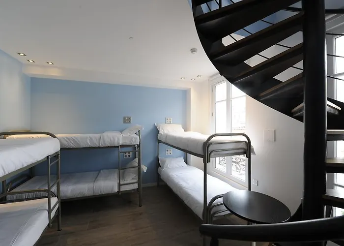 3 덕스 에펠 타워 바이 힙합호스텔스 호스텔 *