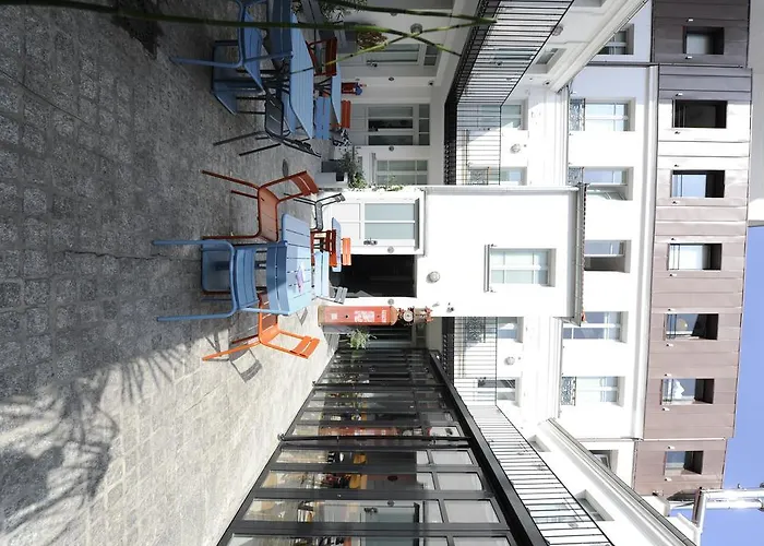 3 덕스 에펠 타워 바이 힙합호스텔스 *