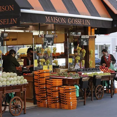 The 3 Ducks Eiffel Tower By Hiphophostels París