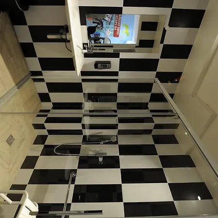 The 3 Ducks Eiffel Tower By Hiphophostels