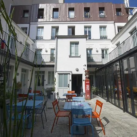 The 3 Ducks Eiffel Tower By Hiphophostels Hostal París