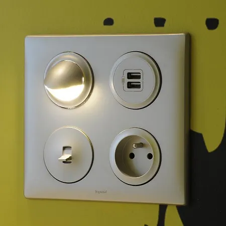 The 3 Ducks Eiffel Tower By Hiphophostels * Paris