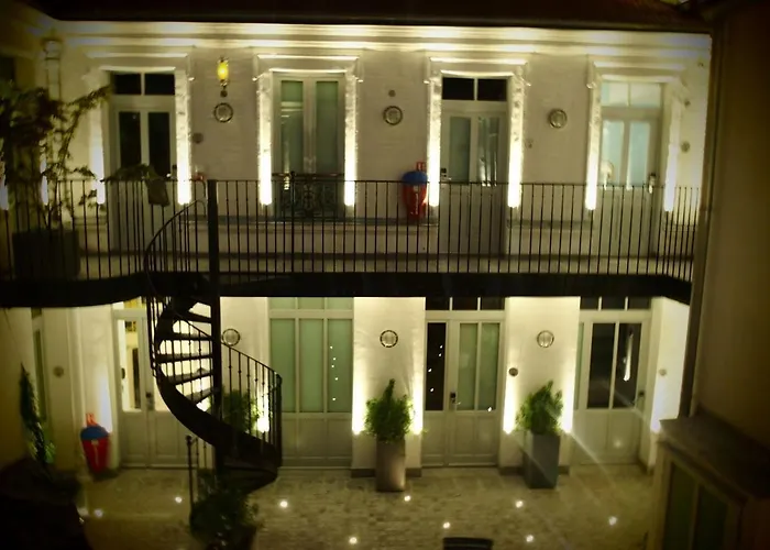 Hostel The 3 Ducks Eiffel Tower By Hiphophostels