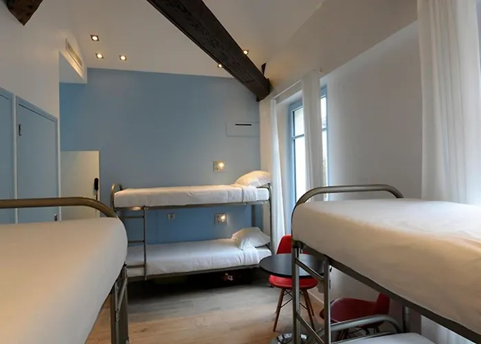 The 3 Ducks Eiffel Tower By Hiphophostels