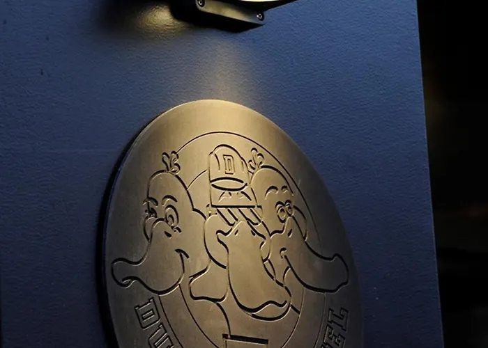 The 3 Ducks Eiffel Tower By Hiphophostels Ostello