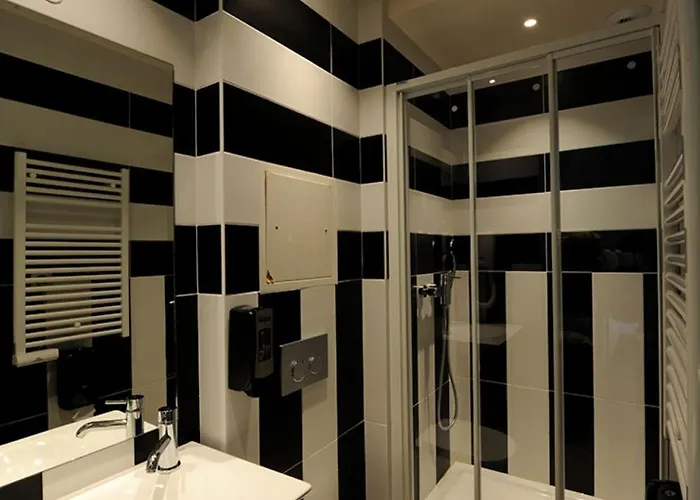 Ostello The 3 Ducks Eiffel Tower By Hiphophostels Parigi