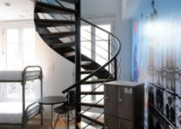 The 3 Ducks Eiffel Tower By Hiphophostels *