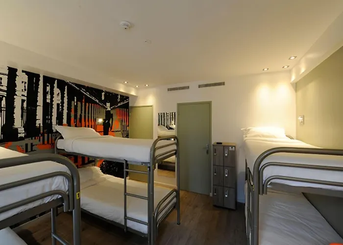 The 3 Ducks Eiffel Tower By Hiphophostels Ostello