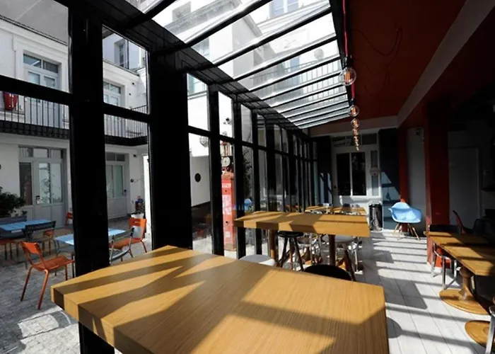 Ostello The 3 Ducks Eiffel Tower By Hiphophostels