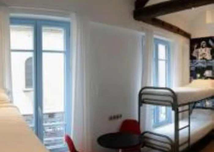 Ostello The 3 Ducks Eiffel Tower By Hiphophostels *