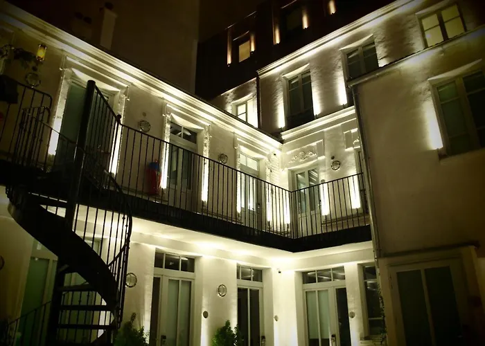 Ostello The 3 Ducks Eiffel Tower By Hiphophostels Parigi