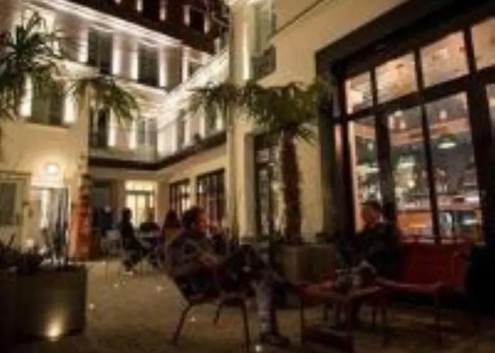 Ostello The 3 Ducks Eiffel Tower By Hiphophostels *