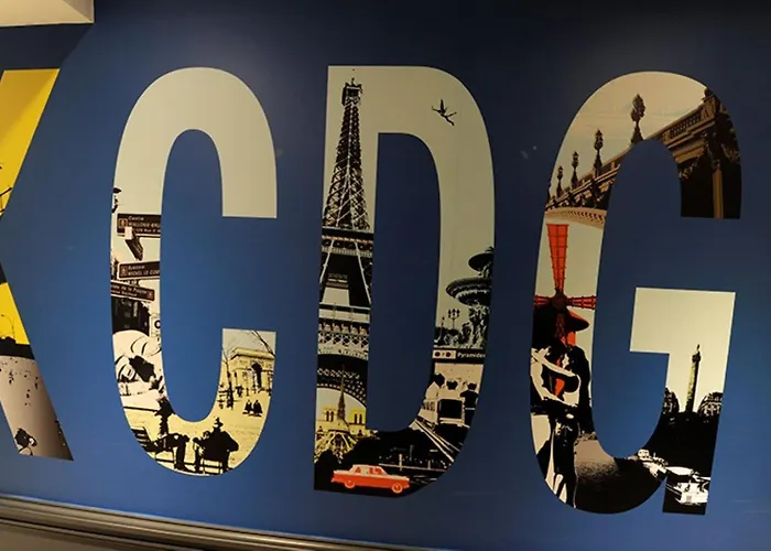 Ostello The 3 Ducks Eiffel Tower By Hiphophostels Parigi