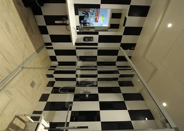 The 3 Ducks Eiffel Tower By Hiphophostels