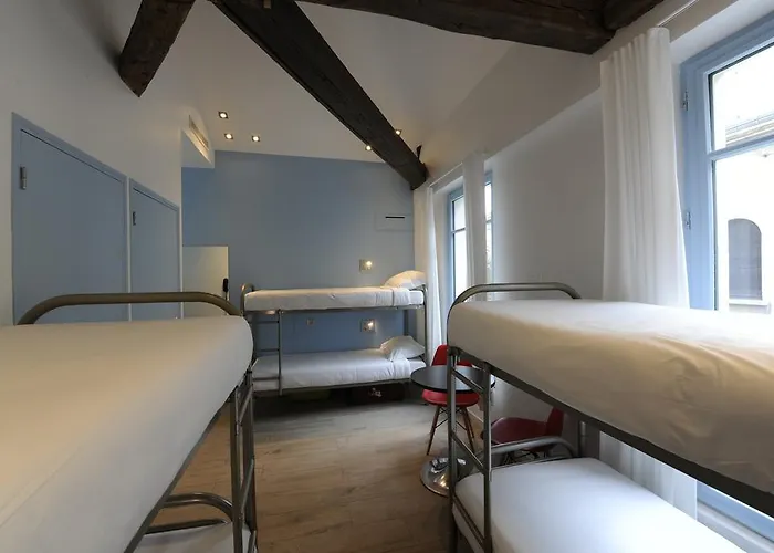 Ostello The 3 Ducks Eiffel Tower By Hiphophostels Parigi