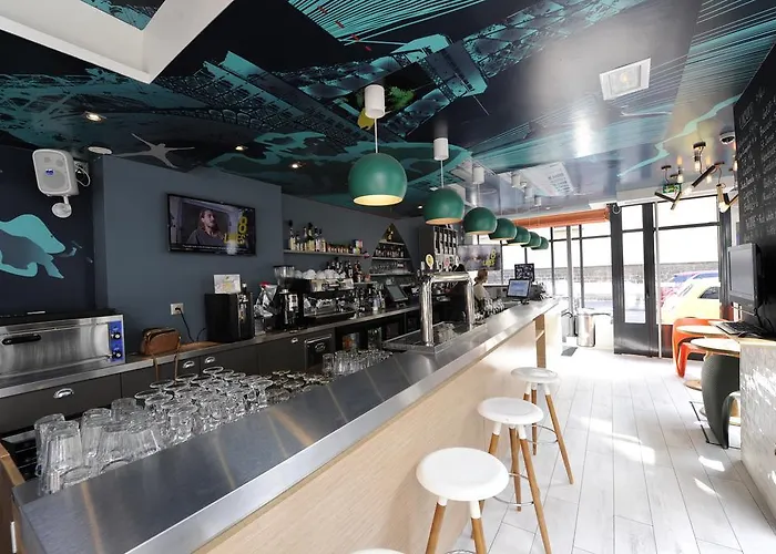 The 3 Ducks Eiffel Tower By Hiphophostels Ostello