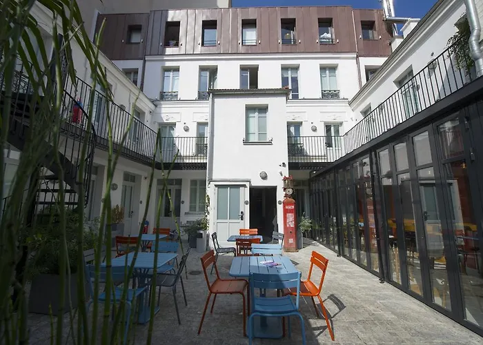 The 3 Ducks Eiffel Tower By Hiphophostels Ostello Parigi