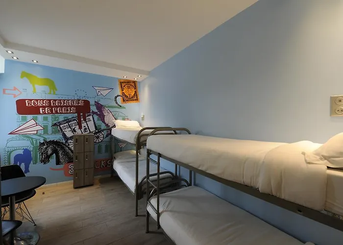 Ostello The 3 Ducks Eiffel Tower By Hiphophostels Parigi