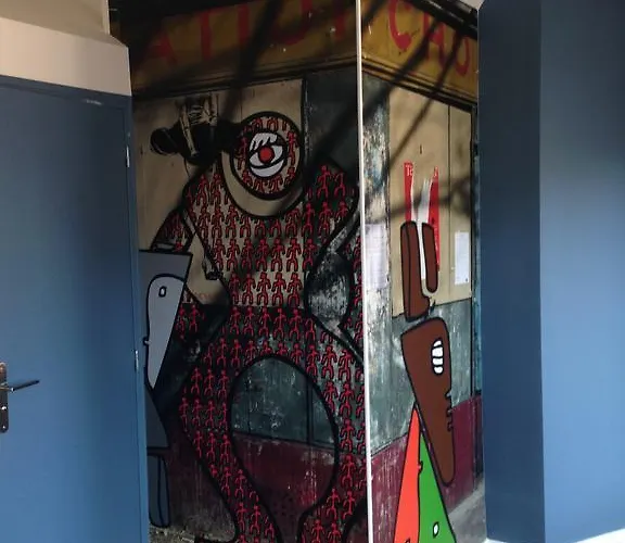 The 3 Ducks Eiffel Tower By Hiphophostels *