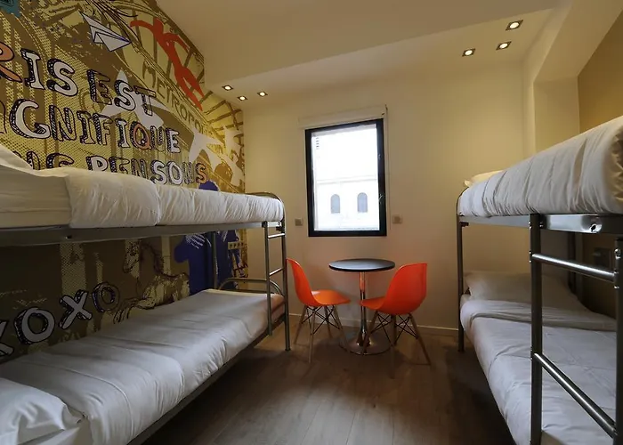 Hostel The 3 Ducks Eiffel Tower By Hiphophostels *