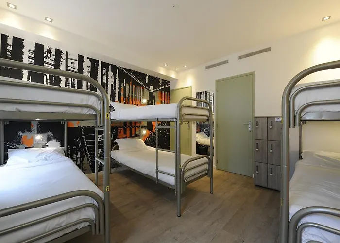 Hostel The 3 Ducks Eiffel Tower By Hiphophostels