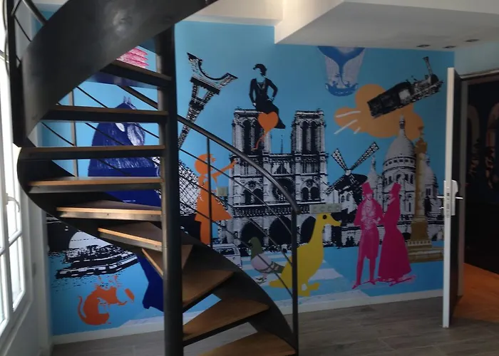 Hostel The 3 Ducks Eiffel Tower By Hiphophostels *