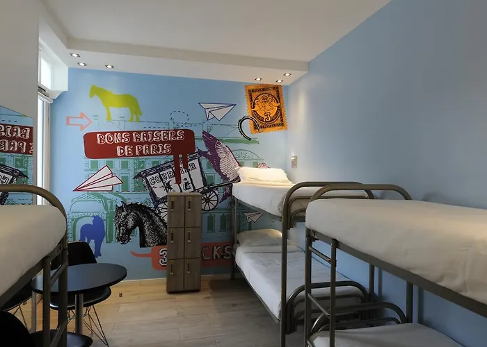 ホステル ザ 3 ダックス エッフェルタワー バイ ヒップホップホステルズ パリ