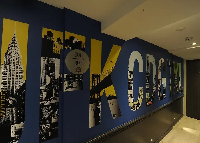 ザ 3 ダックス エッフェルタワー バイ ヒップホップホステルズ ホステル パリ